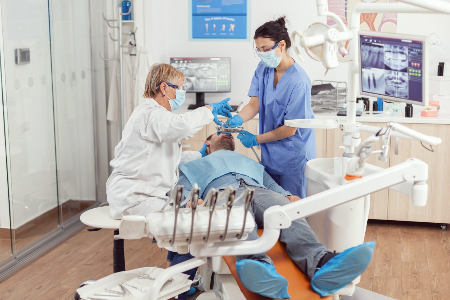 The Ultimate Guide to Choosing the Best Dental Clinic in Dubai for Your Oral Health