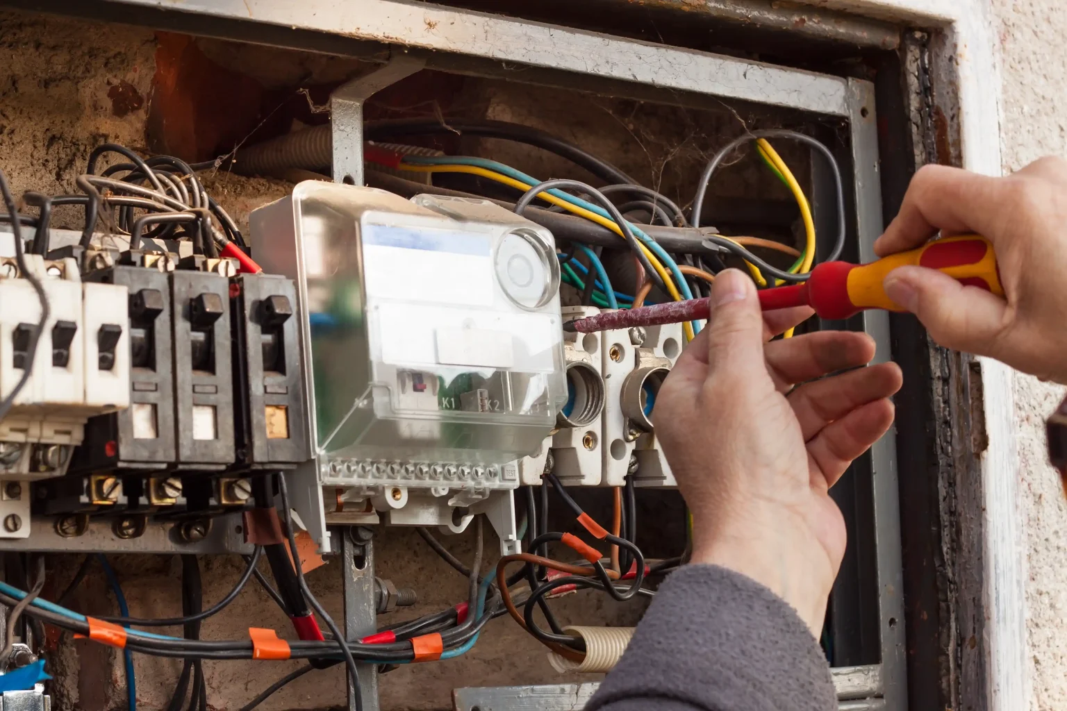 How Electrical Contractors in Huntsville, AL Solve the Most Common Home Electrical Problems